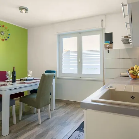 Charming Family For 4 Persons Apartmán Pula